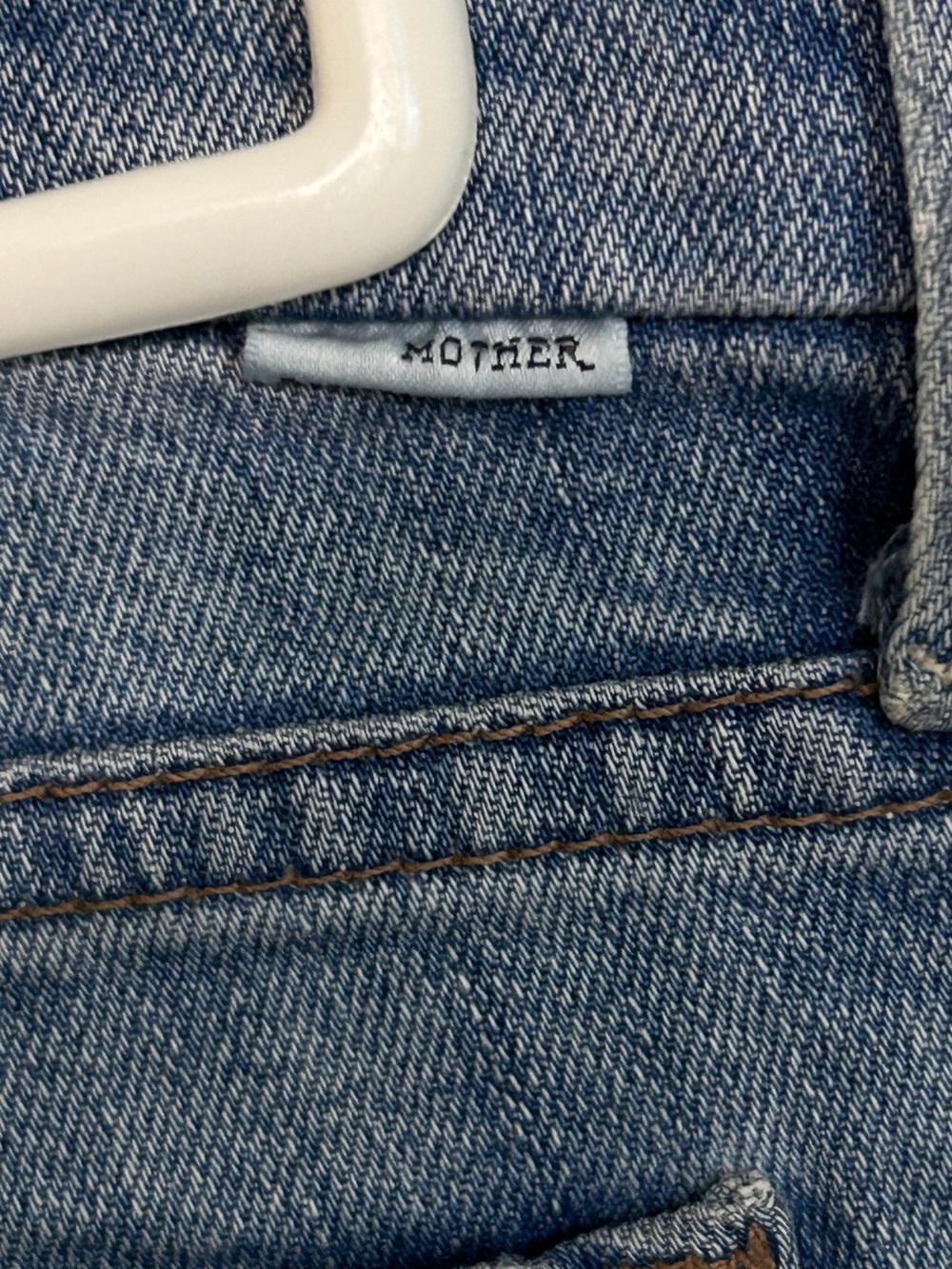 MOTHER JEANS “LOOKER ANKLE FRAY” - Picture 3 of 7